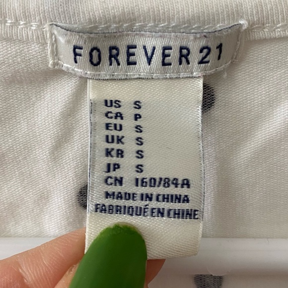 FOREVER 21 FITTED WHITE & NAVY POLKA DOT TEE - Picture 5 of 5